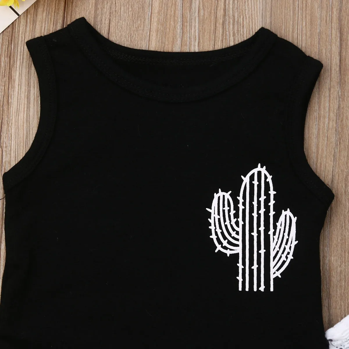 CACTUS Monochrome Summer Outfit