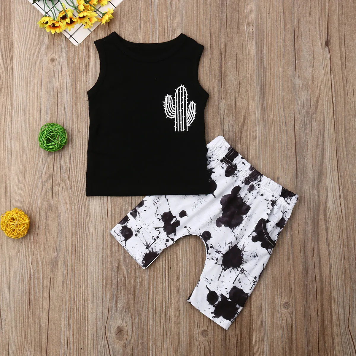 CACTUS Monochrome Summer Outfit