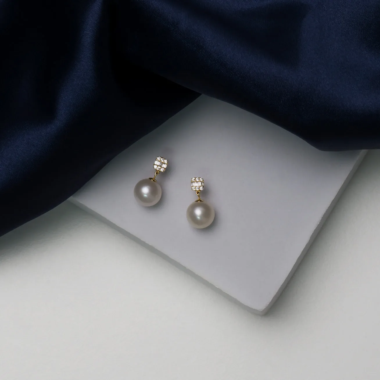 Elegant 18K Solid Gold Freshwater Pearl Earrings KE00067