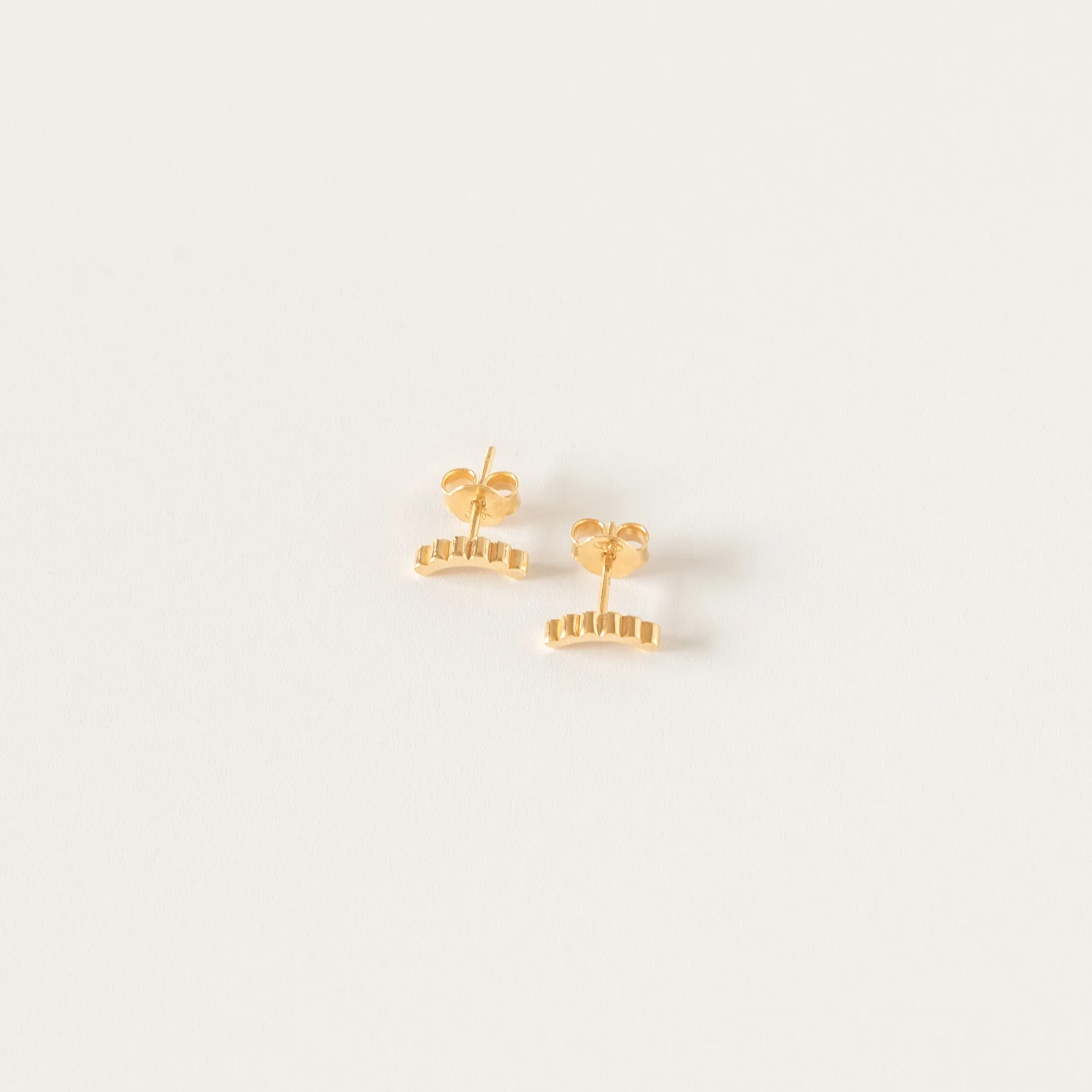 INGRANAGGI Smile Stud Earrings