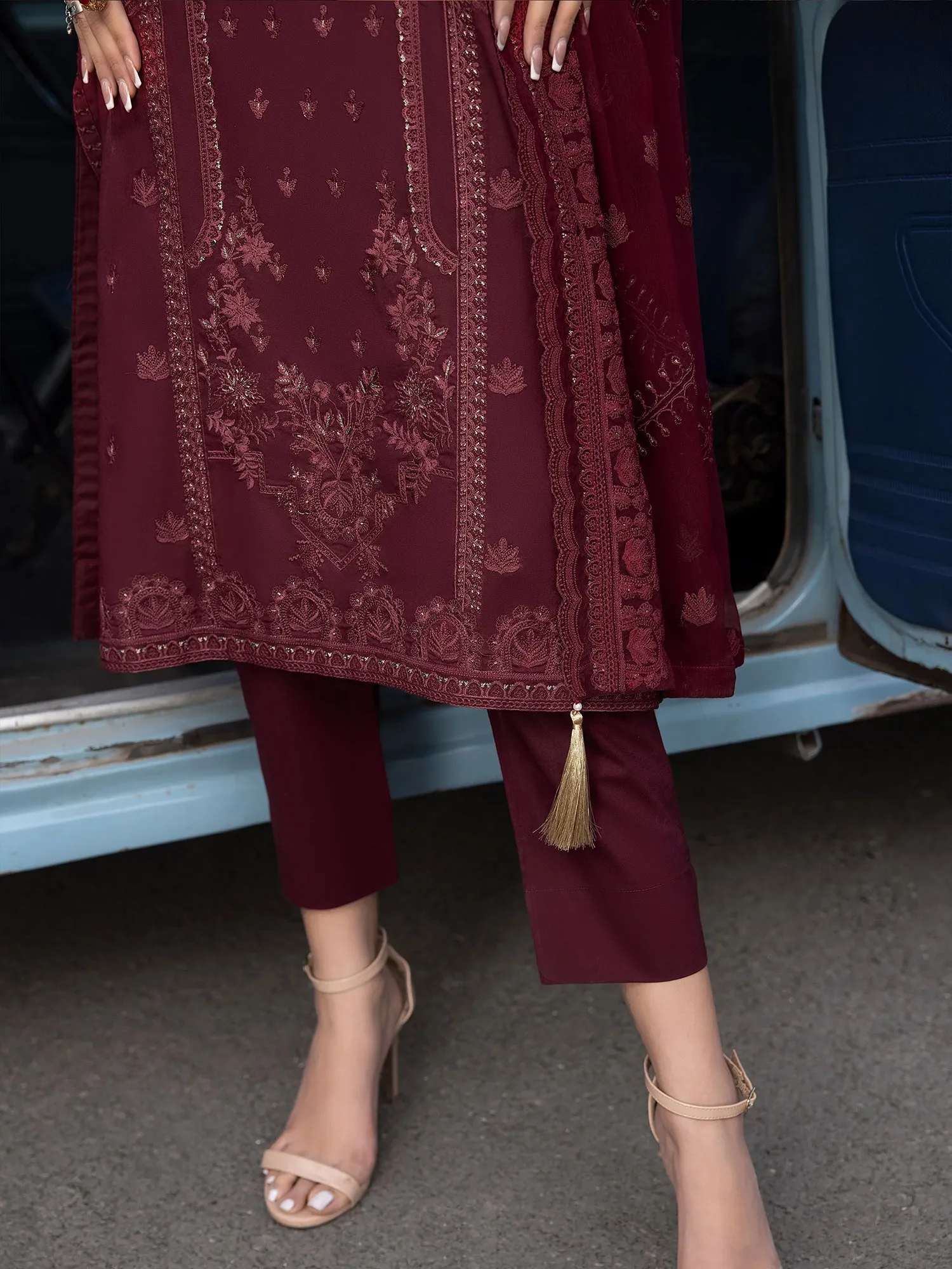 Lakhany Maroon Unstitched Embroidered Lawn 3-Piece Suit (LG-RM-0062)