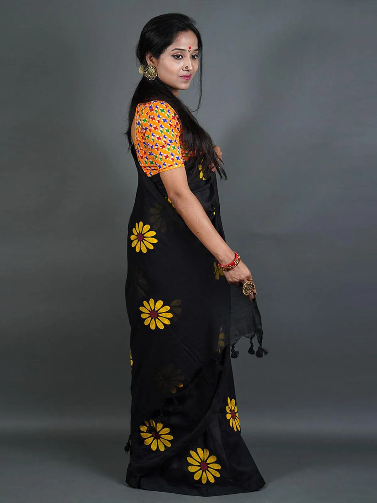 Odette Black Printed Cotton Saree With Unstitched Blouse For Women