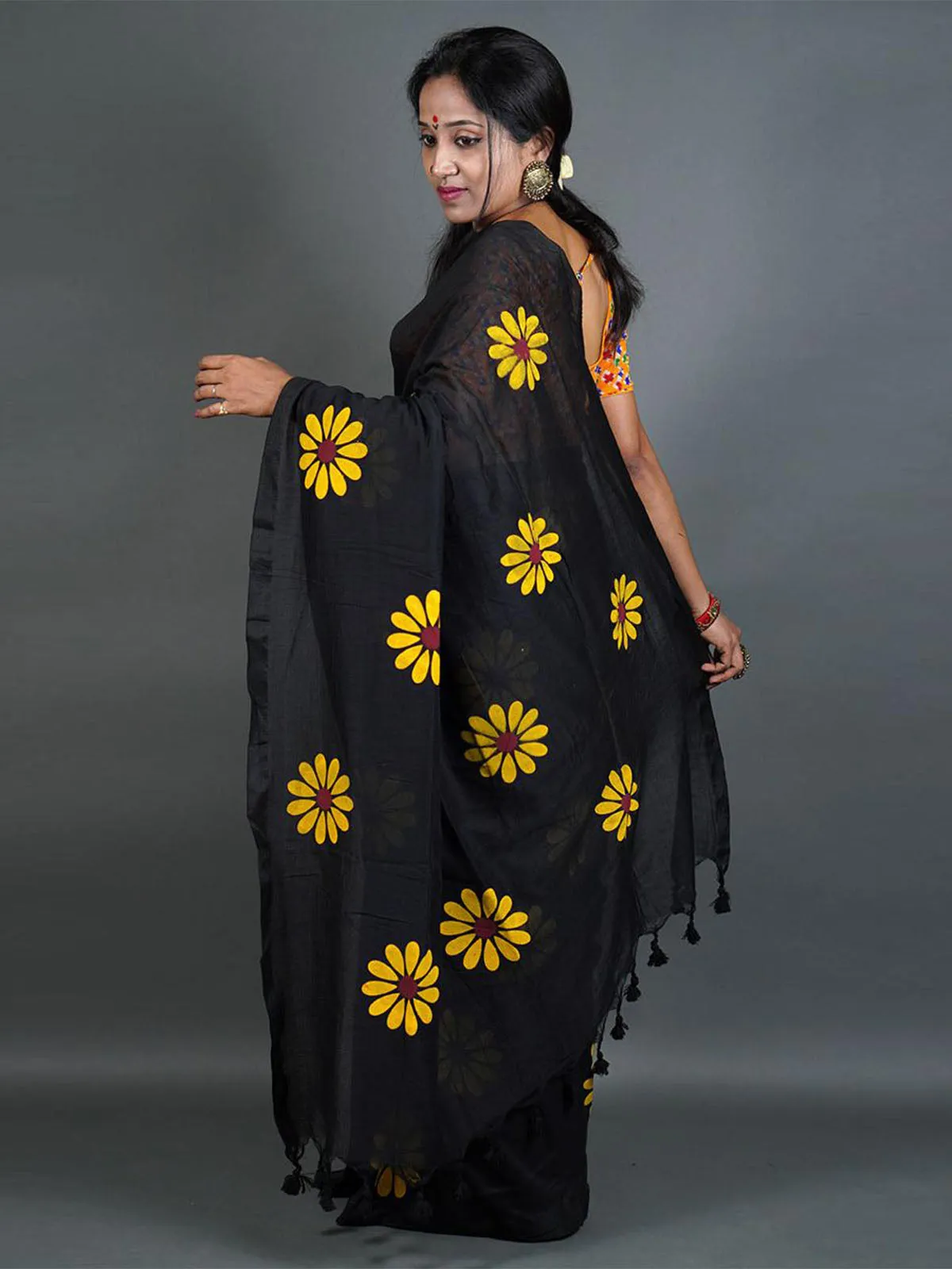 Odette Black Printed Cotton Saree With Unstitched Blouse For Women