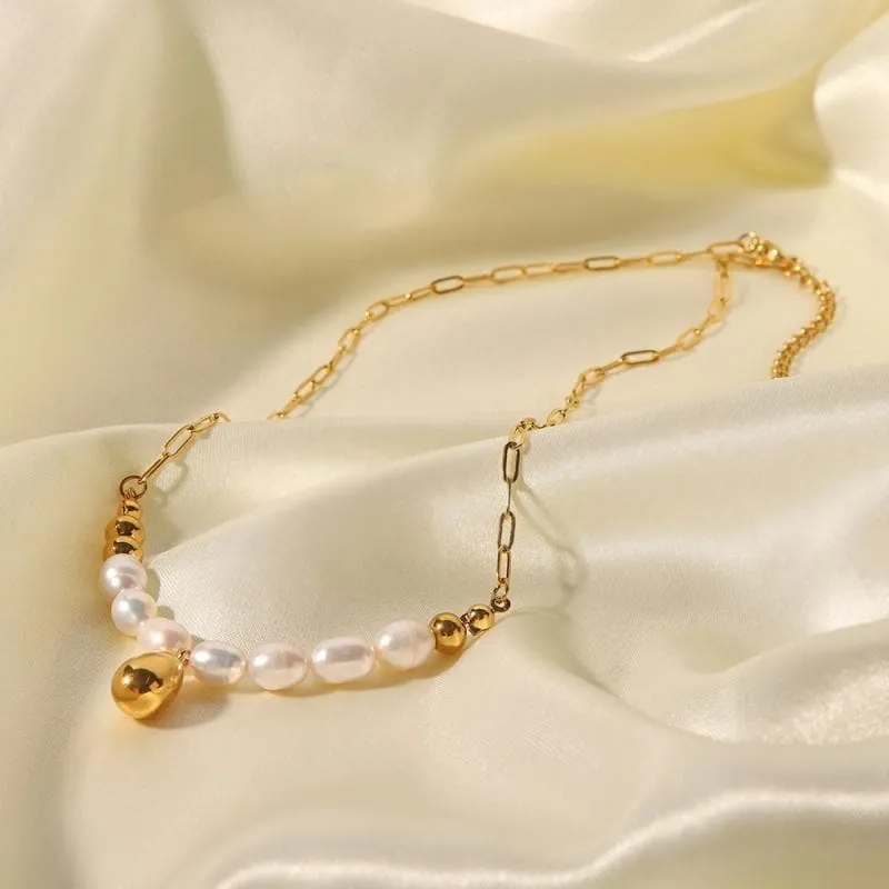 Women's Elegant Pearl Necklace